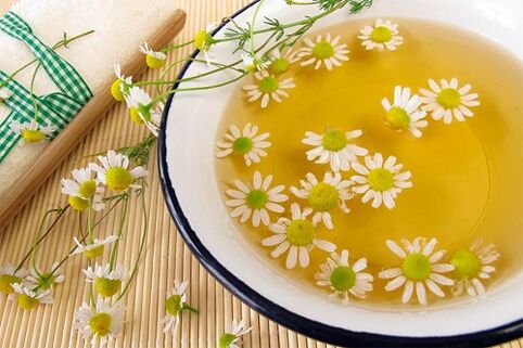 Kräuter-Sitzbäder lindern Schmerzen und andere Symptome einer Prostataentzündung